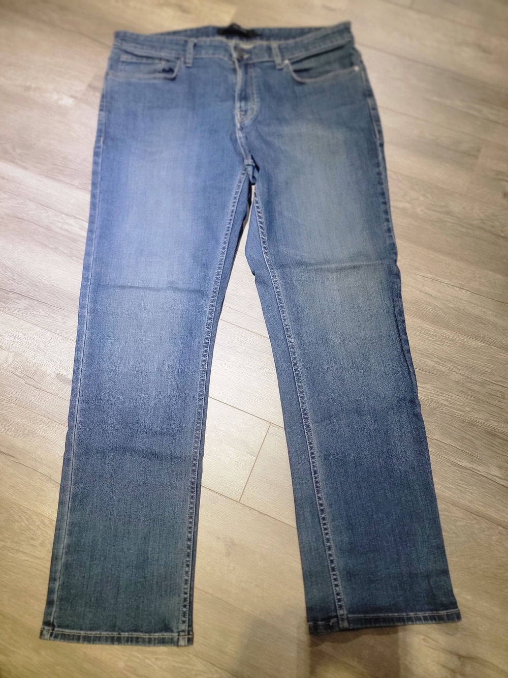 Calvin Klein Jeans Women's Straight-Leg Jeans in Medium Blue Wash